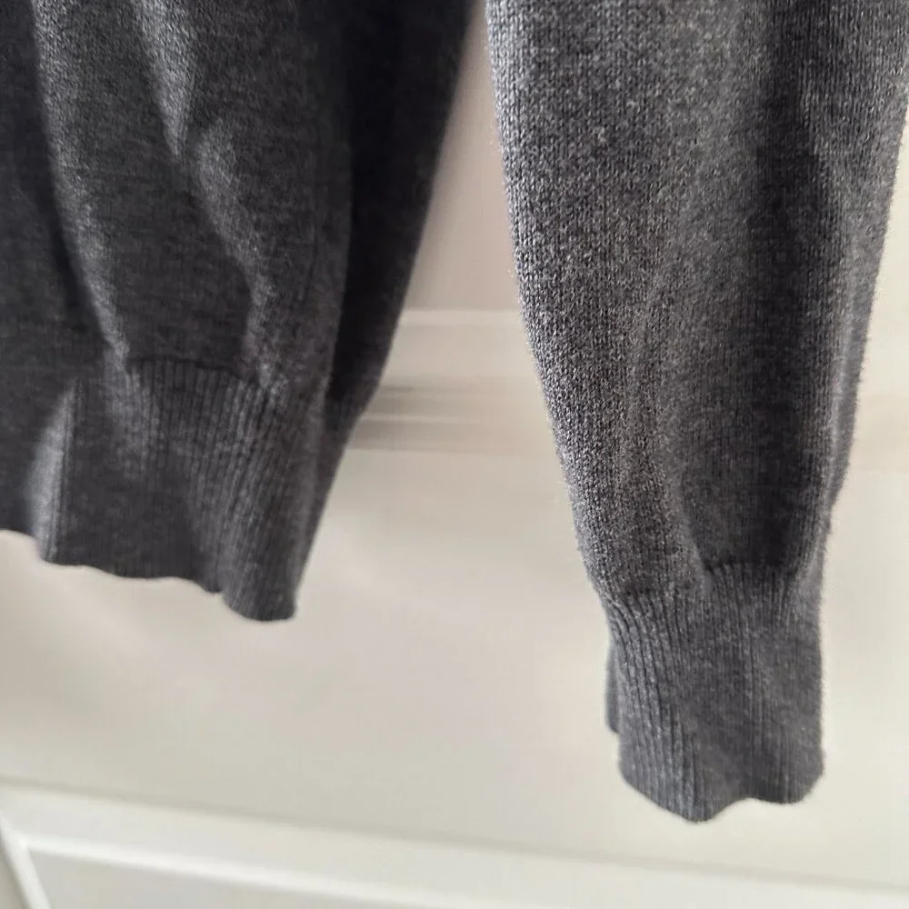 Vintage Y2K Old Navy Charcoal Gray V-Neck Long Sleeve Sweater Men’s Size XL